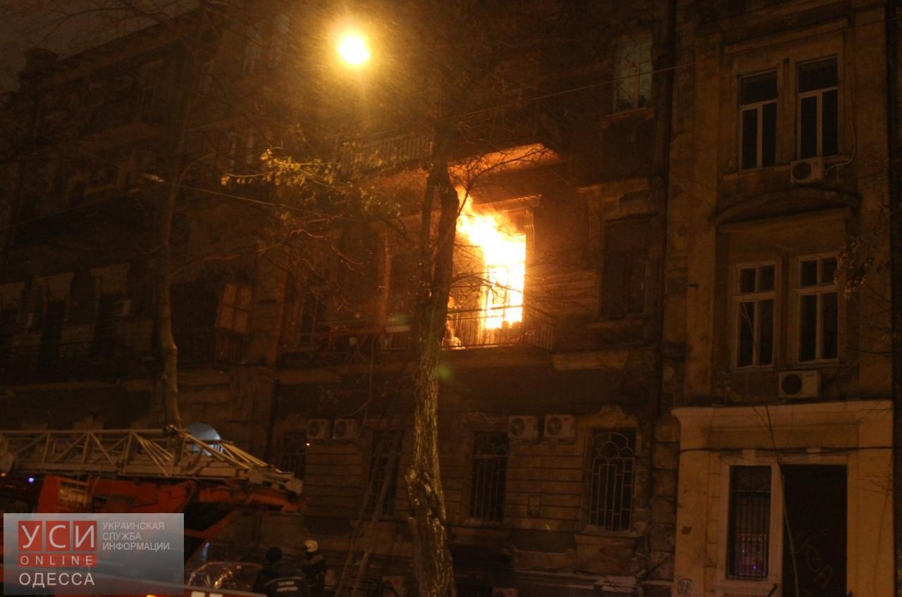 В центре Одессы сгорел флигель памятника архитектуры (фото, видео, обновлено) «фото»