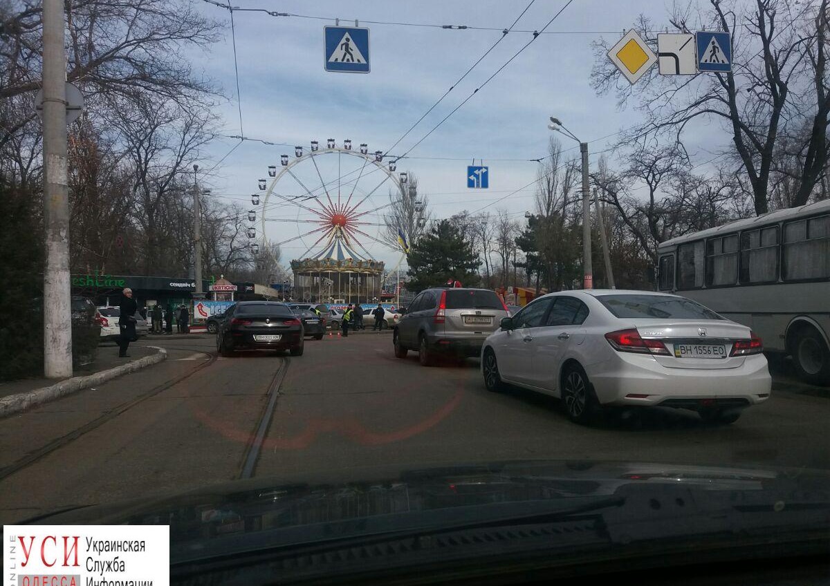 В Одессе “минировали” Аллею славы: в районе перекрытия образовались пробки (фото) «фото»