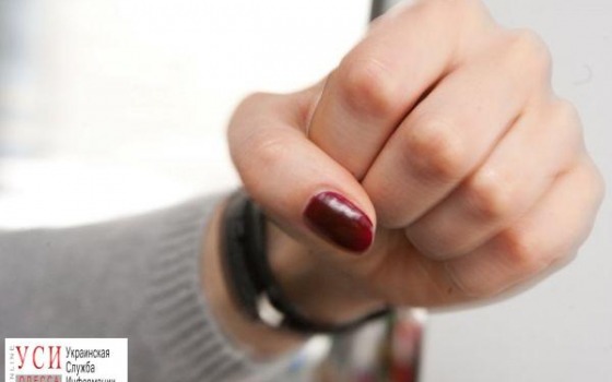 Одесситка ударила правоохранителя по лицу в отделении полиции usionline.com Одесситка ударила правоохранителя по лицу в отделении полиции «фото»