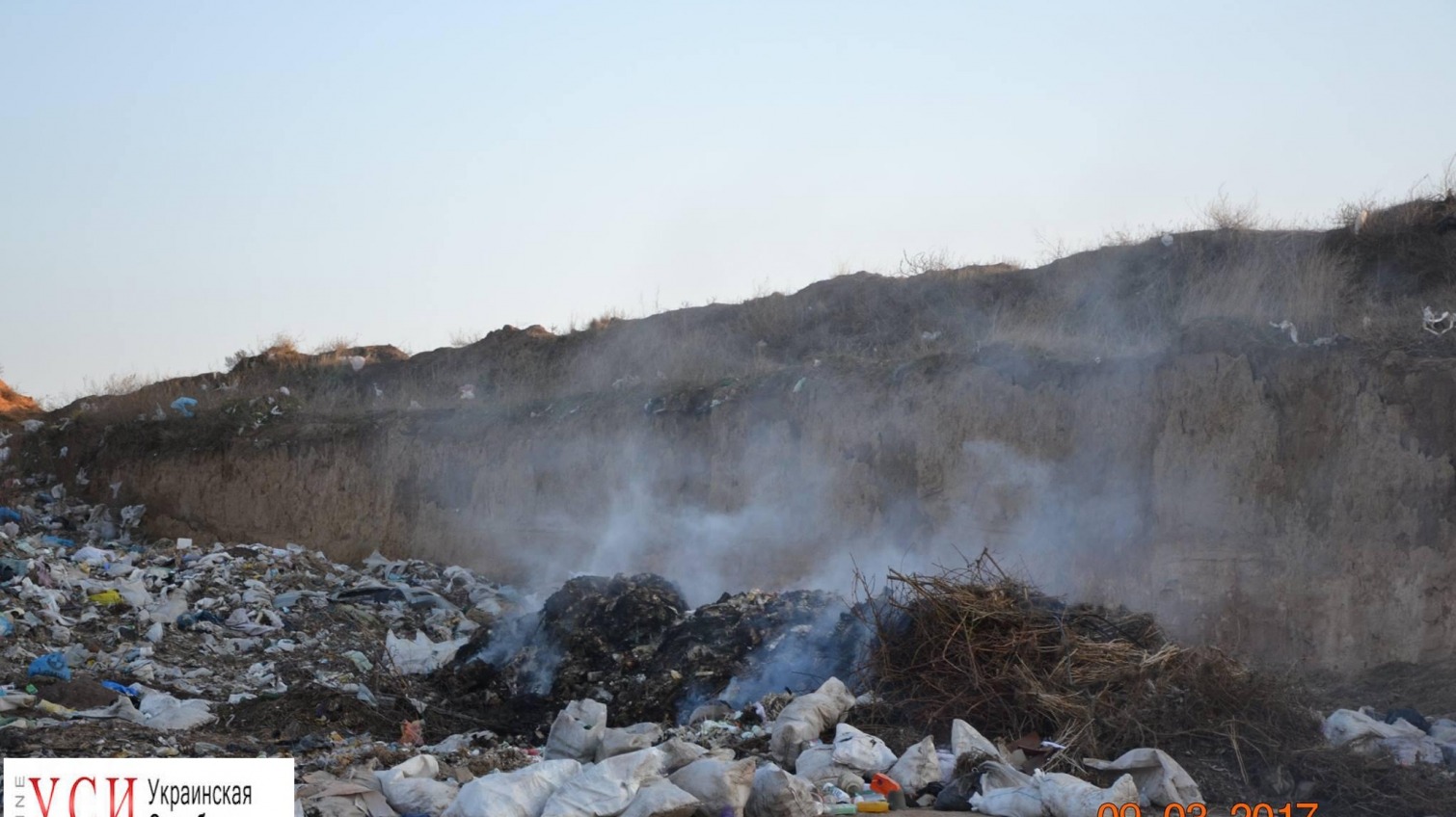 Полиция начала расследовать незаконный выброс львовского мусора в Одесской области (фото) «фото»