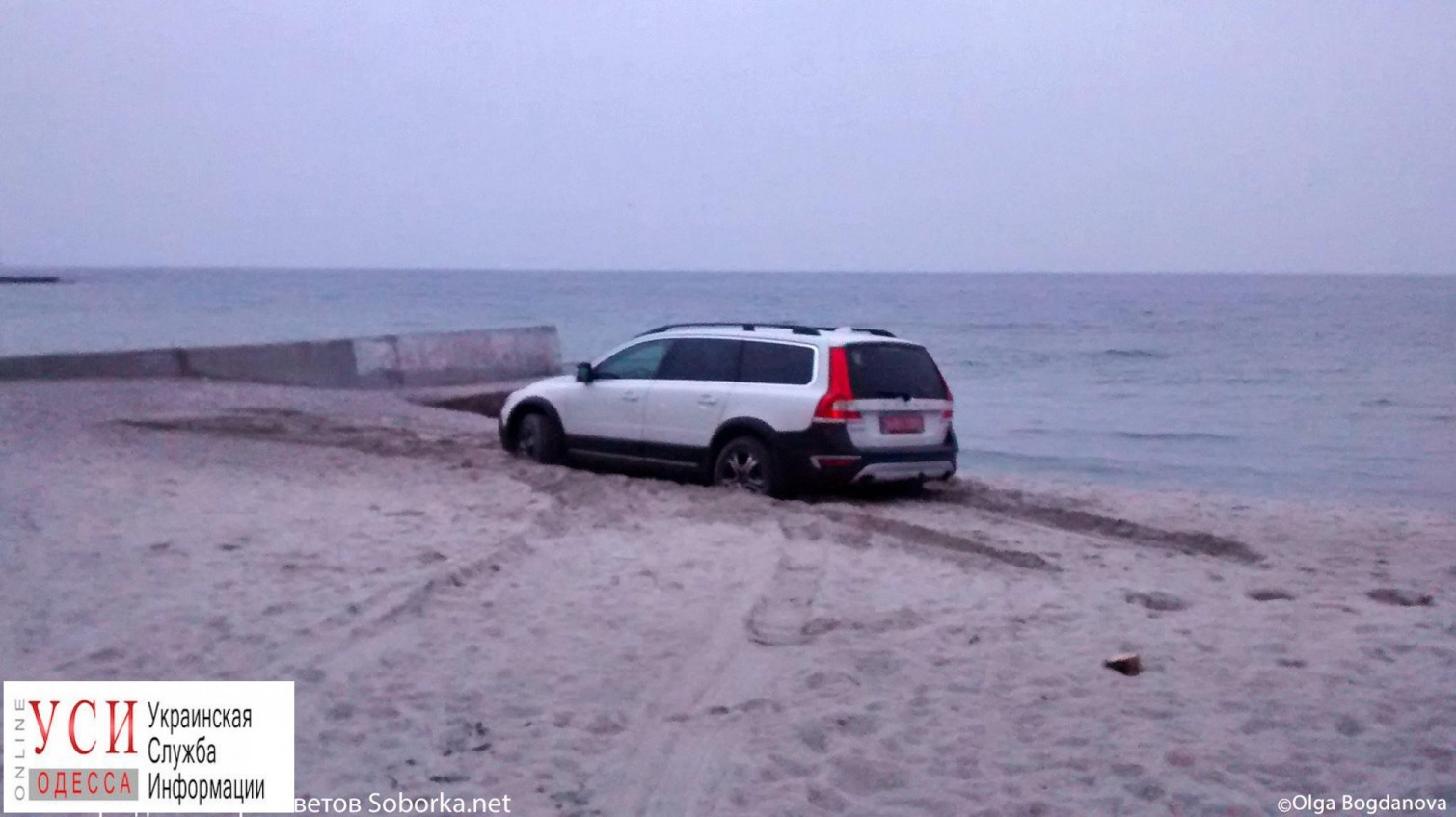 Внедорожник застрял в песке на пляже у одесского “Ланжерона” (фото) «фото»