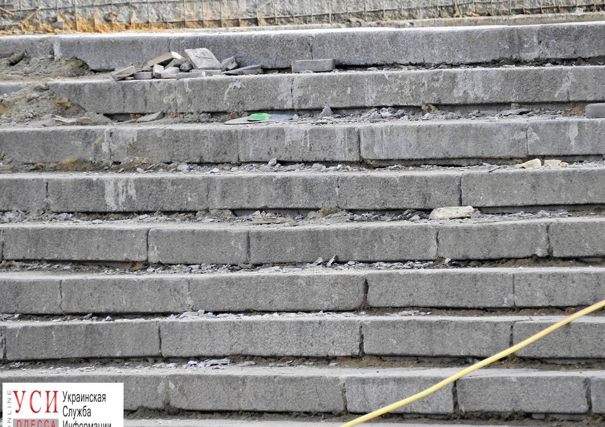 После реконструкции ступени на Потемкинской лестнице пошли волнами (фото) «фото»