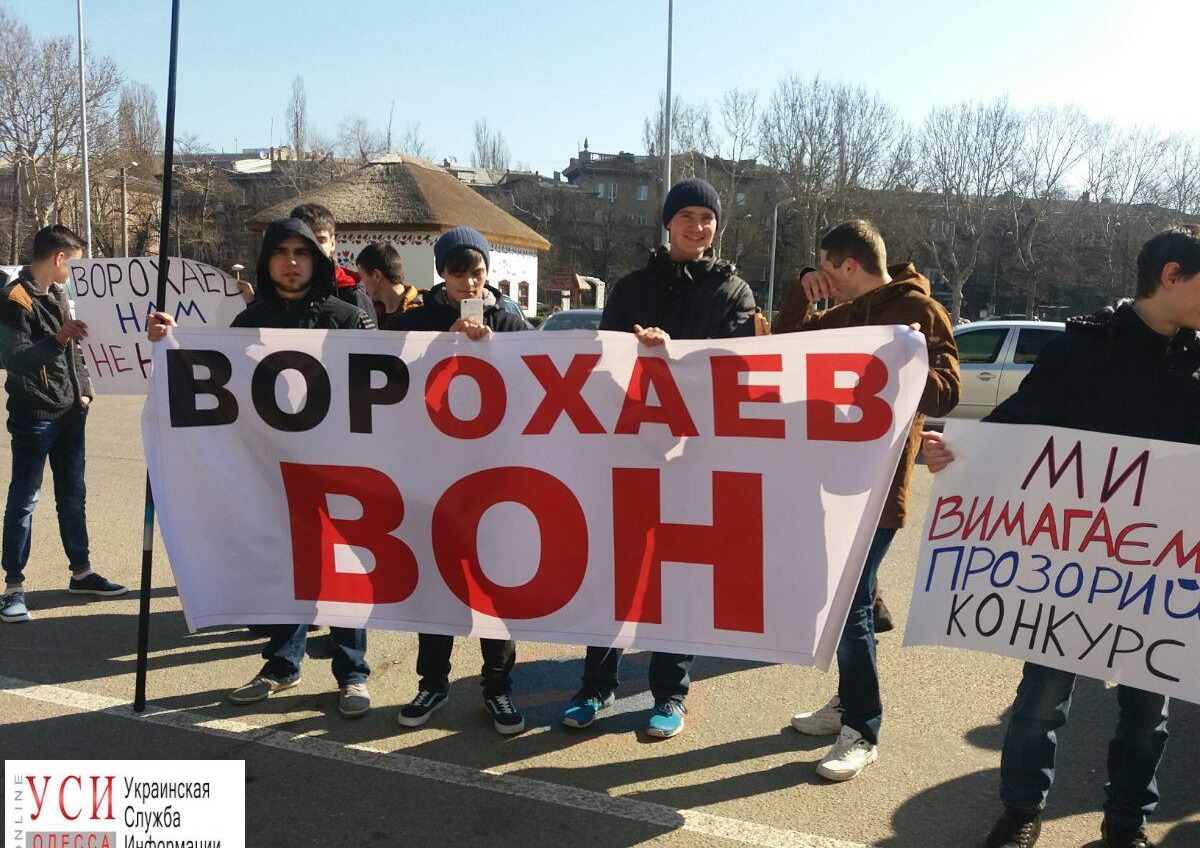 Три митинга у стен ОГА: против Ворохаева, в поддержку ПТУ и недостроя «фото»