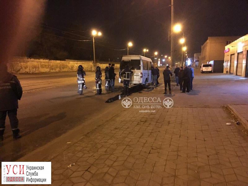 Ночью на Молдаванке горел микроавтобус (фото) «фото»