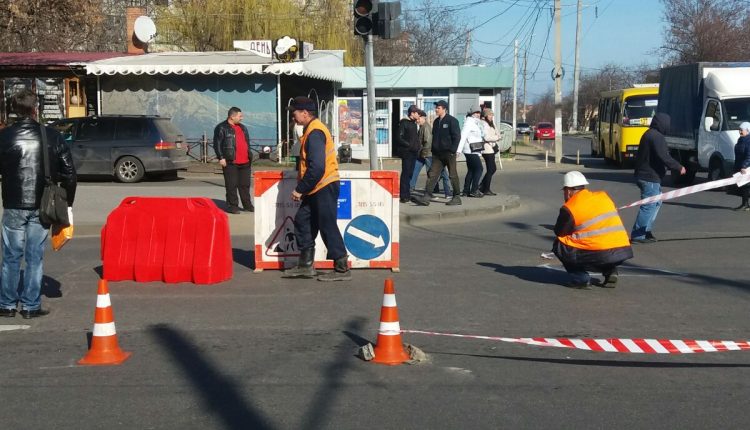 На Люстдорфской дороге провалился асфальт