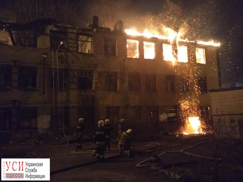На Канатной масштабный пожар: горит здание пищевой академии (фото) «фото»