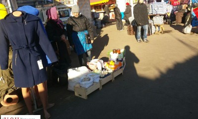 На одесском “Привозе” процветает антисанитария: на лотках торгуют готовой продукцией вперемешку с мясом и яйцами (фото) usionline.com На одесском “Привозе” процветает антисанитария: на лотках торгуют готовой продукцией вперемешку с мясом и яйцами (фото) «фото»