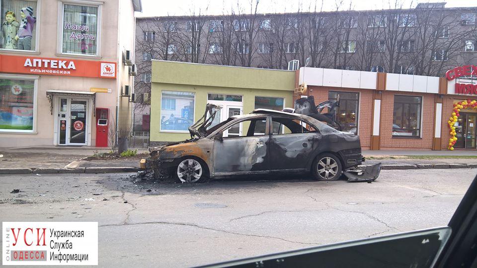 В Черноморске ночью горели автомобили (фото) «фото»