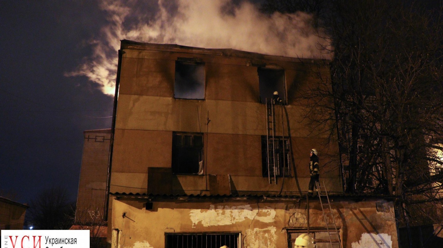 Пожар в здании пищевой академии грозил обрушением (фоторепортаж) «фото»
