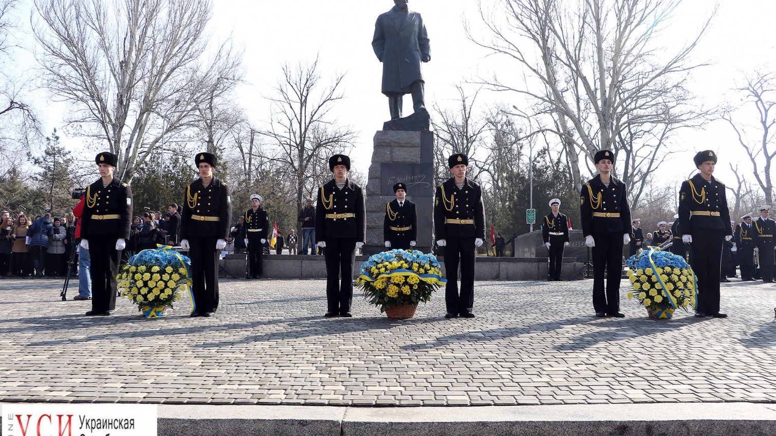 В парке Шевченко возложили цветы к памятнику Кобзарю (фото) «фото»