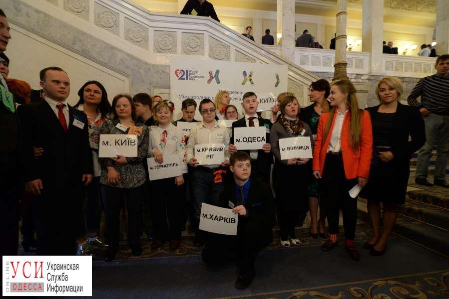 Одессит с синдромом Дауна пришел в Верховную Раду, чтобы поддержать важный законопроект (фото) «фото»