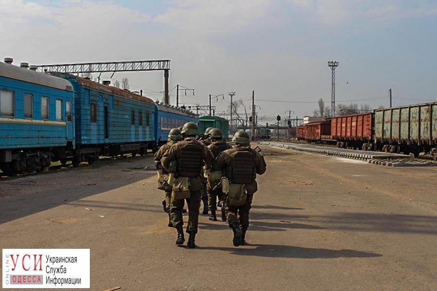 Одесские гвардейцы тренировались спасать охрану спецгрузов (фото) «фото»