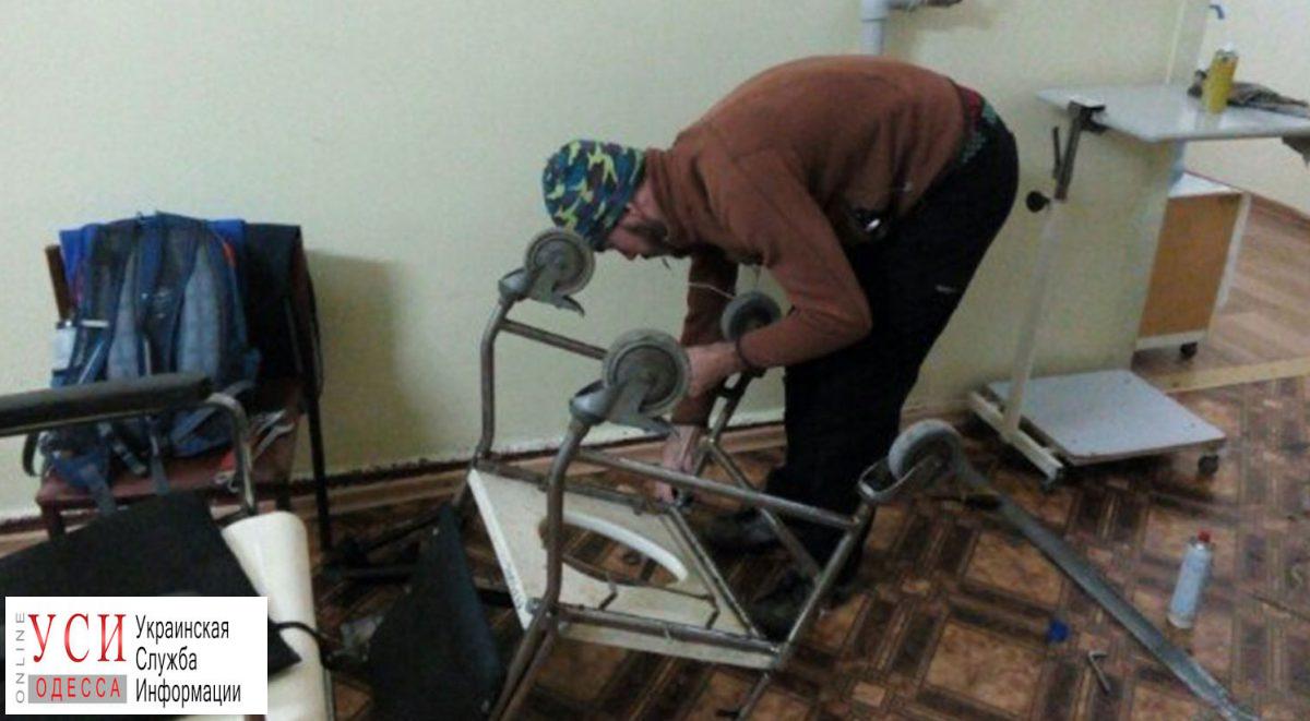 Одесские волонтеры ремонтируют кресла-каталки для больниц (фото) «фото»