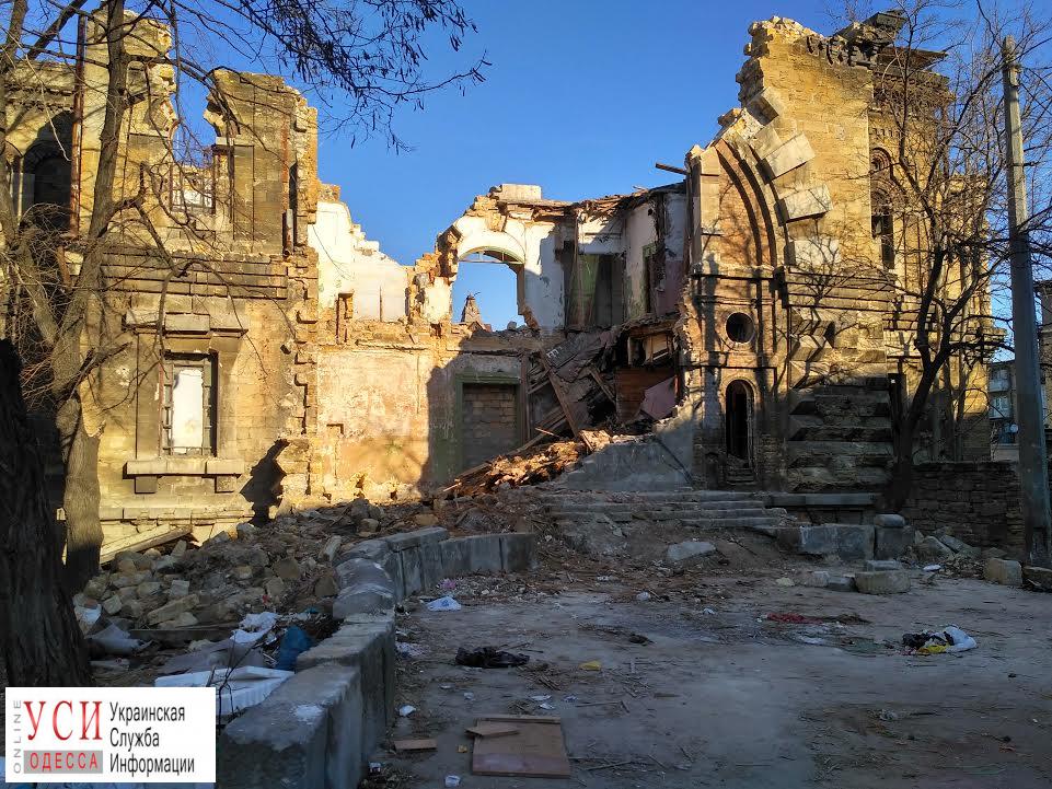 Руины “Масонского дома превратились в свалку бытовых отходов (фото) «фото»