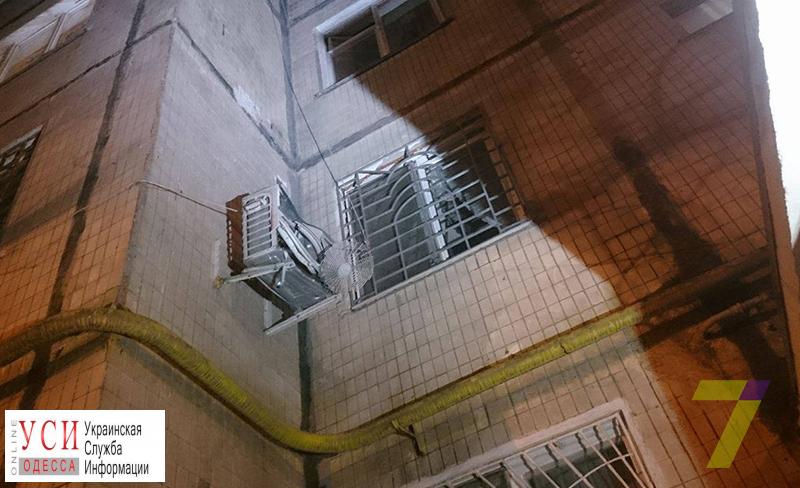 Девушка выпала из окна многоэтажки на Таирова, пытаясь сделать селфи (фото) «фото»