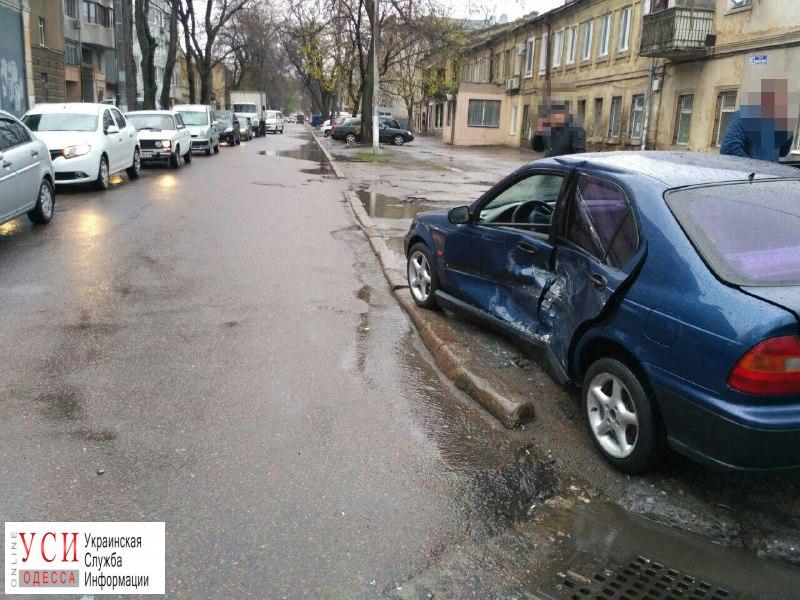 На Молдаванке водитель устроил ДТП и скрылся с места: пострадал человек (фото) «фото»