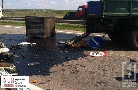 На трассе “Камаз” влетел в машину “Облавтодора”: водитель погиб «фото»
