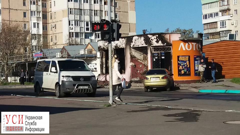 В Черноморске ночью сожгли “Лотомаркет” (фото) usionline.com В Черноморске ночью сожгли “Лотомаркет” (фото) «фото»