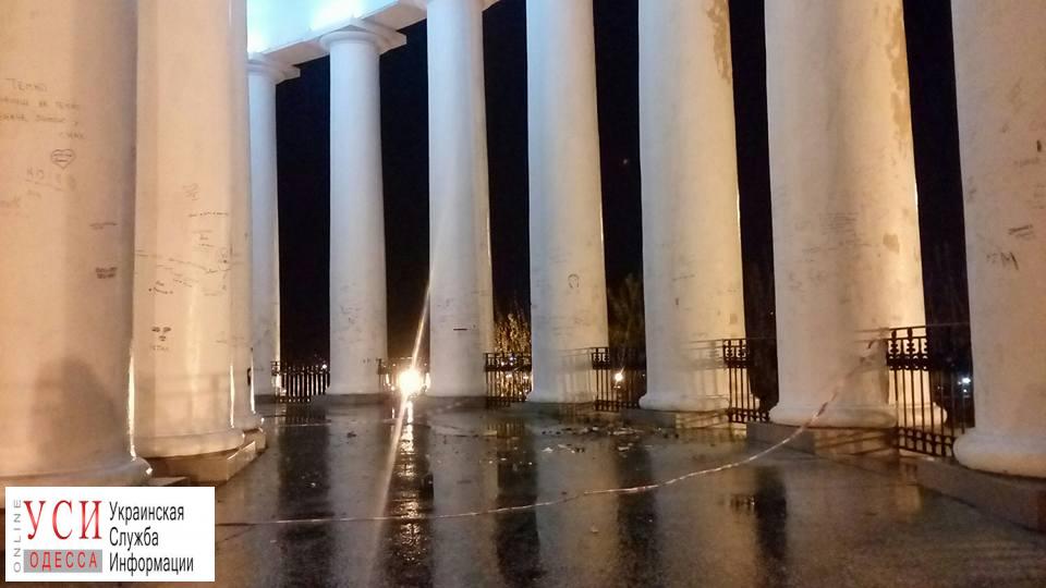 Аварийная колоннада у Воронцовского дворца начала разрушаться (фото) «фото»