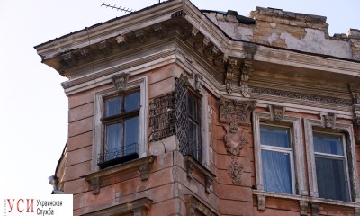 В центре Одессы снова разваливается фасад столетнего памятника архитектуры (фото) «фото»
