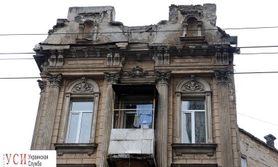 У памятника архитектуры 19-го века в центре Одессы осыпается фасад (фото) «фото»