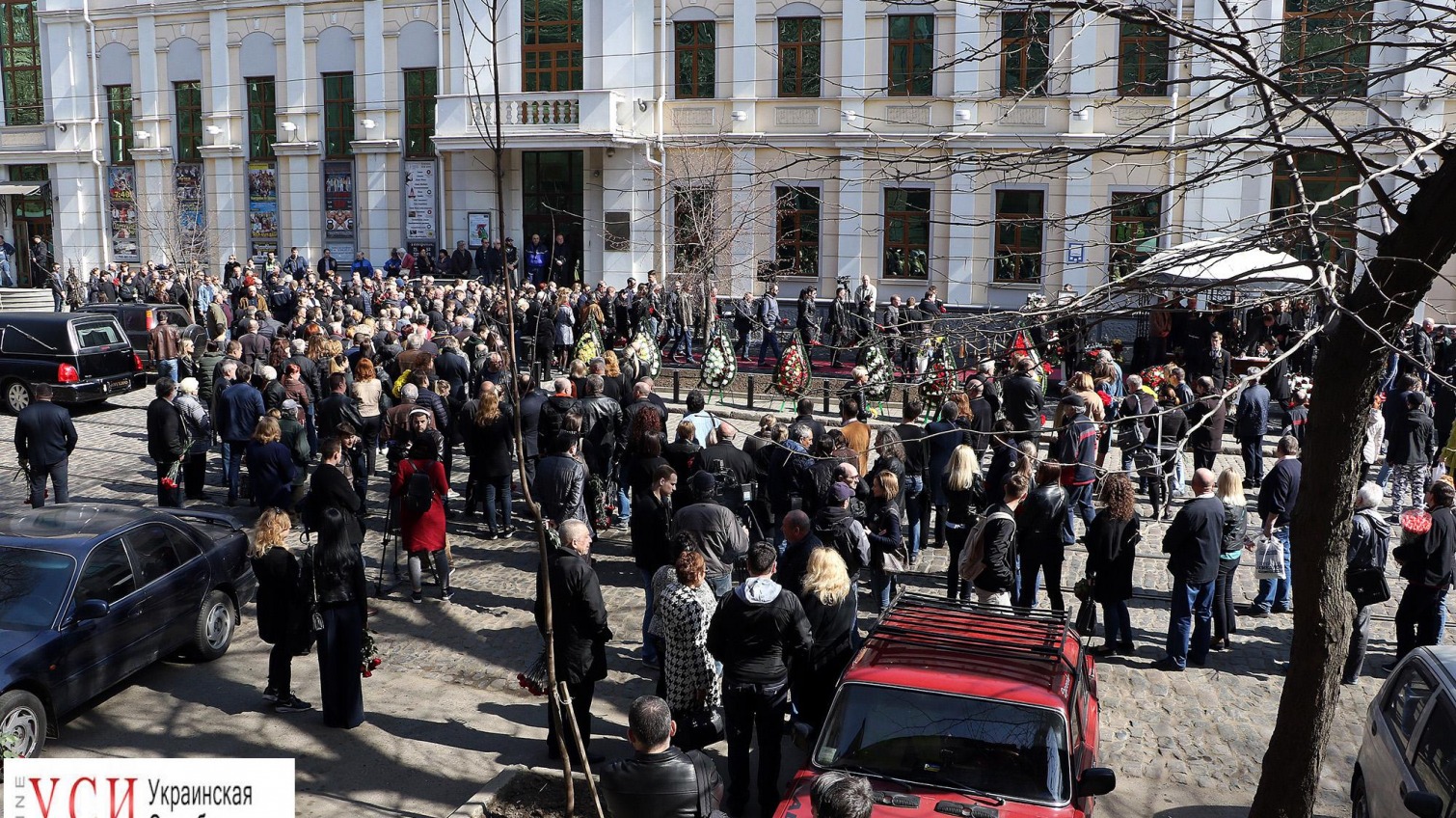 Сотни одесситов пришли проститься с “создателем Юморины” Сергеем Олехом (фото) «фото»