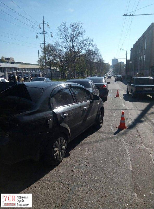 В Одессе столкнулись четыре автомобиля, женщина в больнице (фото) «фото»