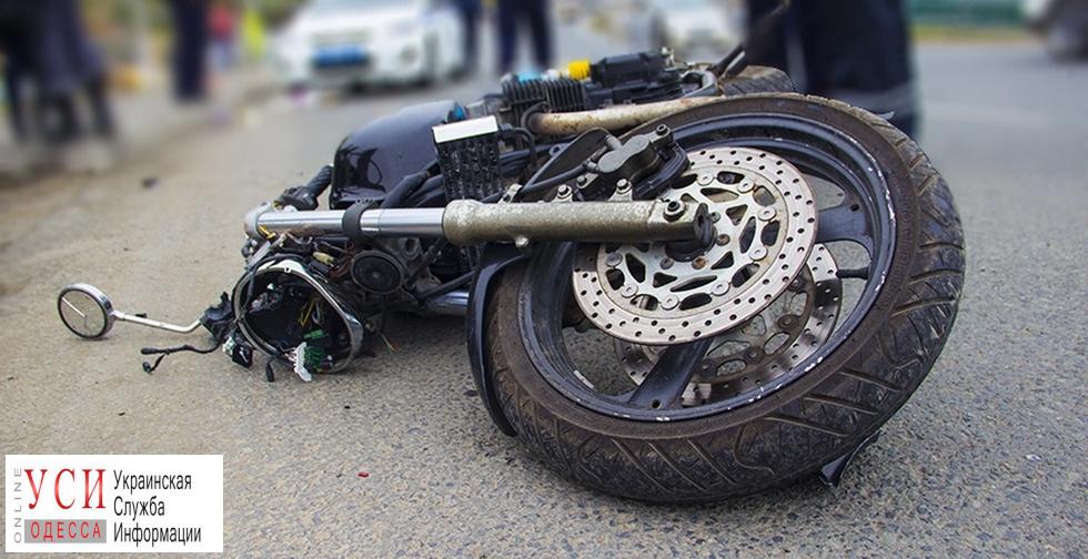 Мотоциклист врезался в автомобиль на проспекте Гагарина: водителя байка увезла “скорая” «фото»