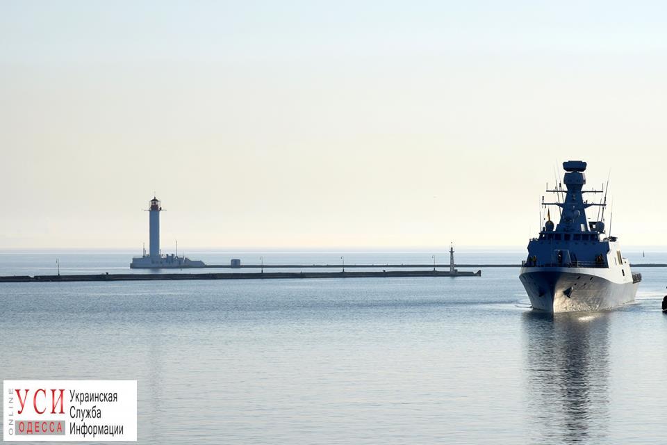 Два турецких корабля НАТО зашли в порт Одессы – на смену французскому фрегату (фото) «фото»