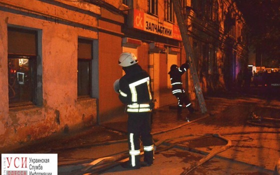 Ночной пожар на Пересыпи: повреждены 3 квартиры (фото, видео) «фото»