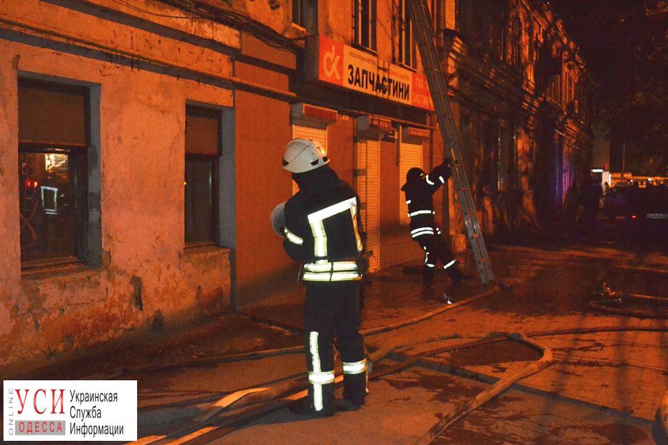 Ночной пожар на Пересыпи: повреждены 3 квартиры (фото, видео) «фото»