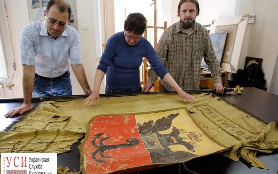 Реставраторы восстанавливают раритетное знамя с гербами Одессы (фото) «фото»