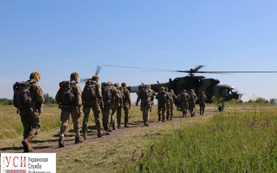 Воздушный десант под Одессой: курсанты тренировались на Ми-8 (фото) «фото»