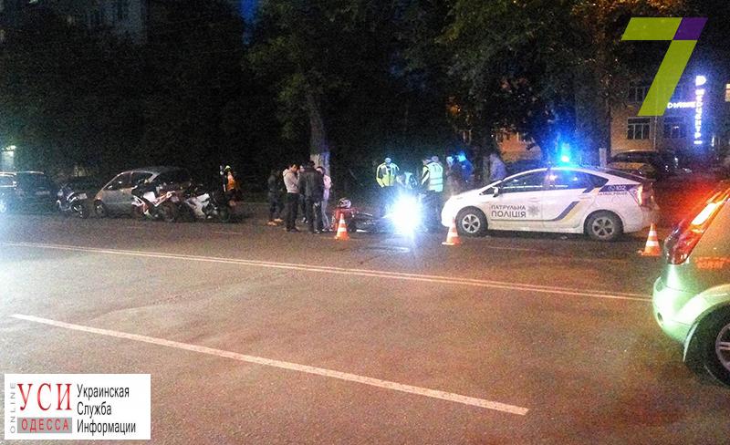 В Одессе сбили девушку, перебегающую дорогу в неположенном месте (фото) «фото»