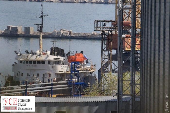 Танкер под российским флагом покинул Одесский порт «фото»