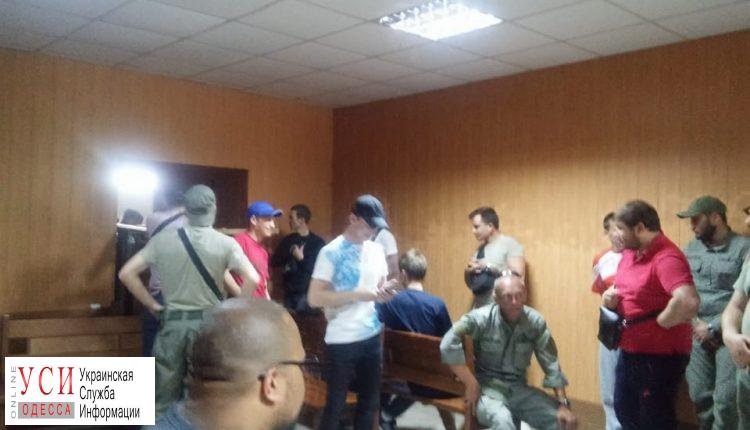 “Автомайдановцы” заблокировали Приморский суд (фото) «фото»