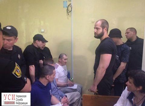 “Дело 2 мая”: Черноморский суд выпустил пятерых обвиняемых из “клетки” (фото) usionline.com “Дело 2 мая”: Черноморский суд выпустил пятерых обвиняемых из “клетки” (фото) «фото»