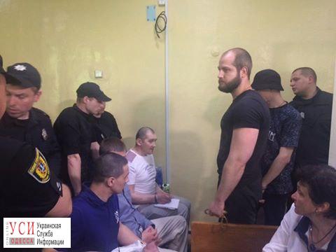 “Дело 2 мая”: Черноморский суд выпустил пятерых обвиняемых из “клетки” (фото) «фото»