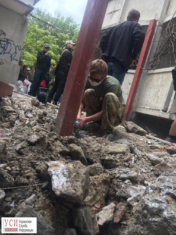 Активисты снесли незаконную пристройку в Суворовском районе Одессы (фото) «фото»