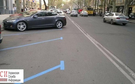 Чудеса разметки: на Ришельевской парковка заняла всю проезжую часть «фото»