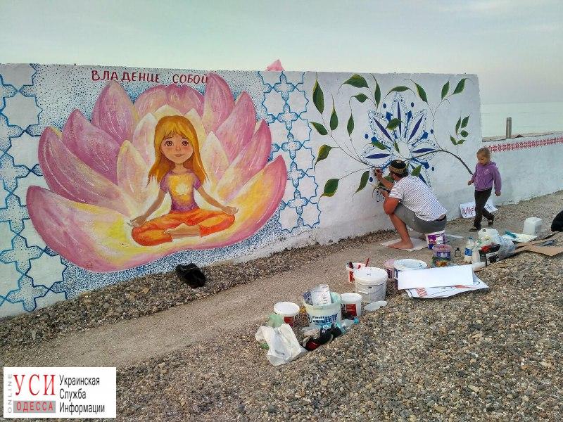“Одесса город добра”: художники украсили пирс на побережье (фоторепортаж) «фото»