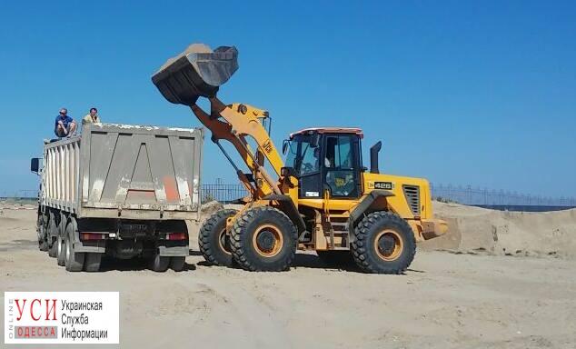 С пляжа на Каролино-Бугазе воровали песок в промышленных масштабах (фото) «фото»