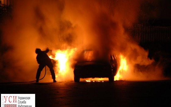 В Одессе за ночь сгорело несколько автомобилей на Сегедской «фото»