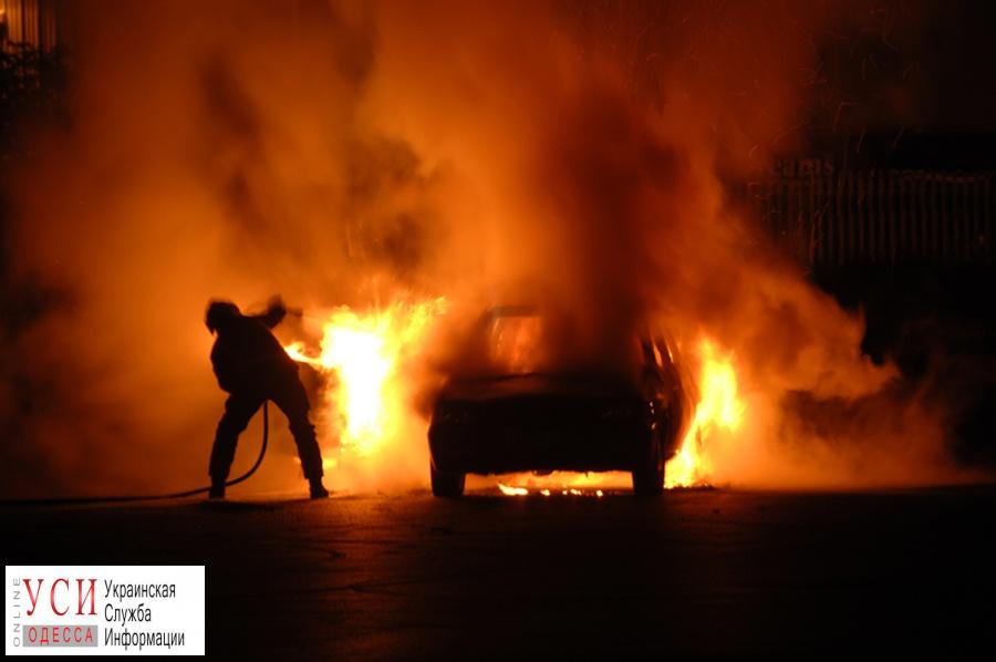 В Одессе за ночь сгорело несколько автомобилей на Сегедской «фото»