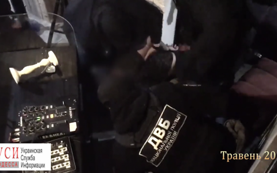 Ночная операция в одесском баре: задержан 23-летний подозреваемый в покушении на убийство двух “штормовцев” «фото»