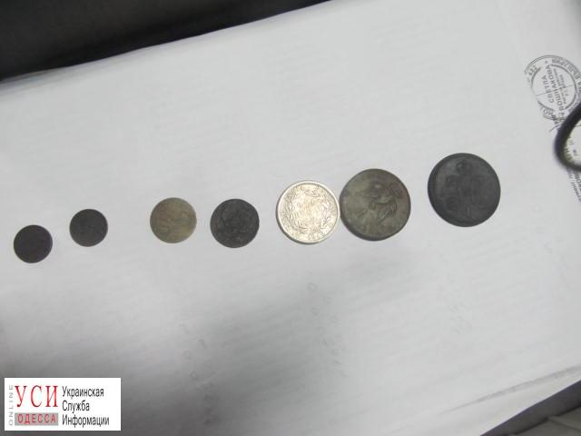Из Греции в Одессу: пограничники нашли старинные монеты «фото»