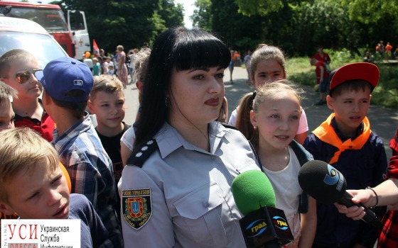 Сладкая вата и игры со служебными собаками : полиция устроила детям праздник (фото) usionline.com Сладкая вата и игры со служебными собаками : полиция устроила детям праздник (фото) «фото»