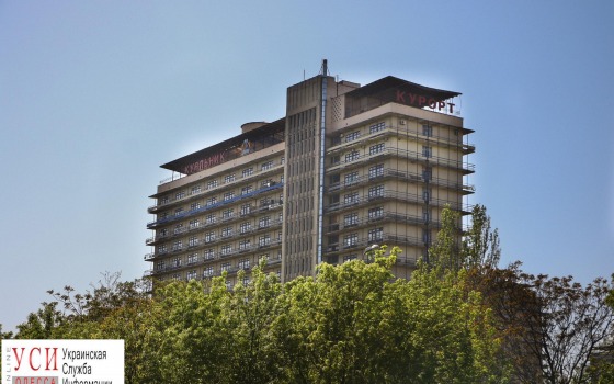 Почти лето на Куяльнике: полуразрушенный санаторий и первые пляжники (фоторепортаж) «фото»