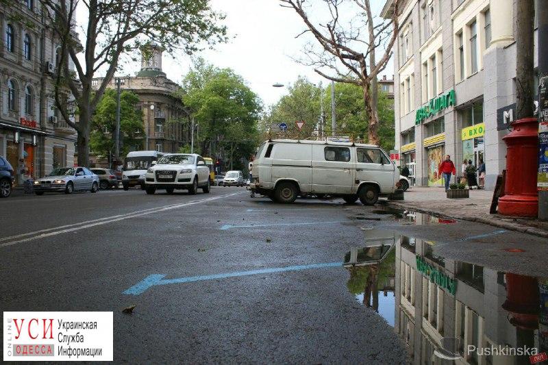 Парковка, занявшая часть Ришельевской, не была согласована с полицией «фото»