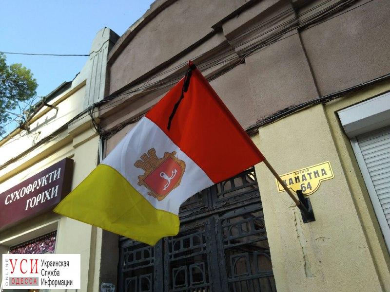 Активисты недовольны траурными флагами в Одессе «фото»